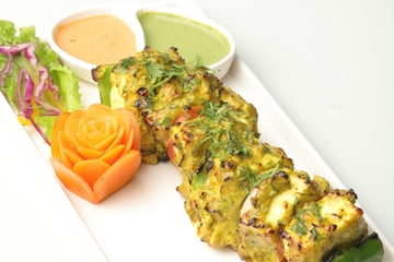 Cheese lasooni dhaniya panner tikka